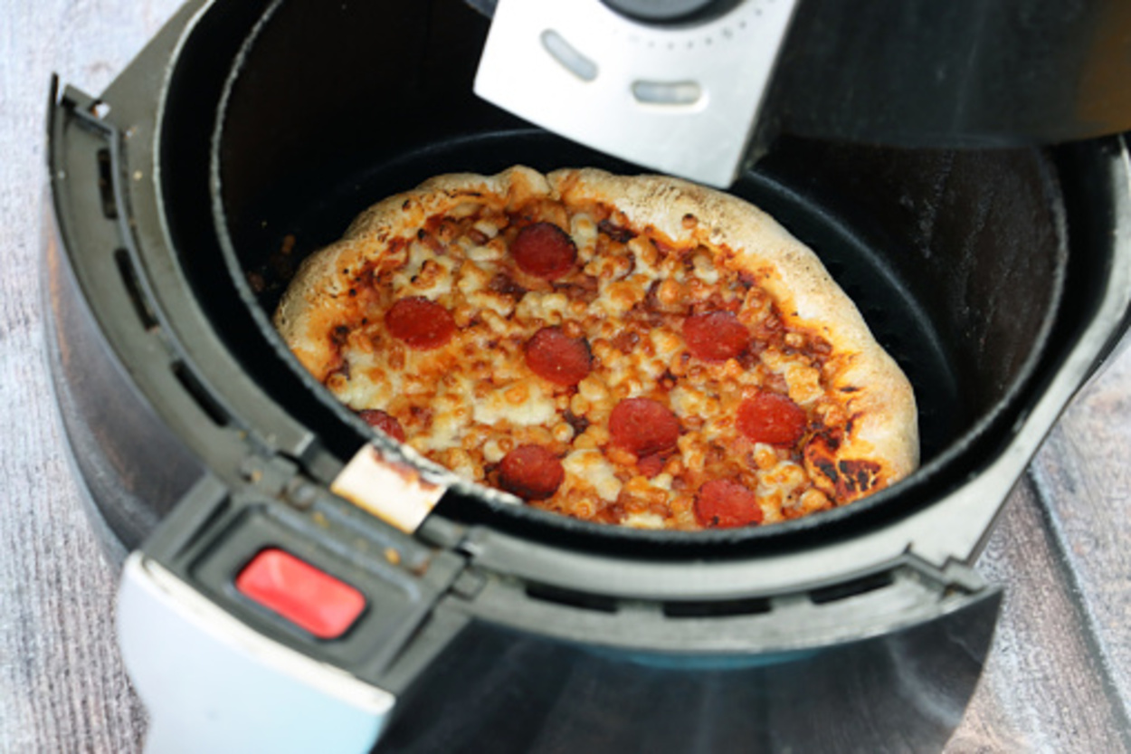 An image showing baked pizza in the air fryer