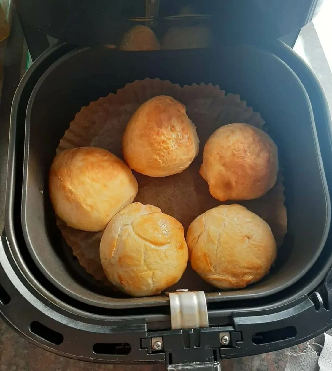 An image of an Air fryer basket with air fryer food in it.