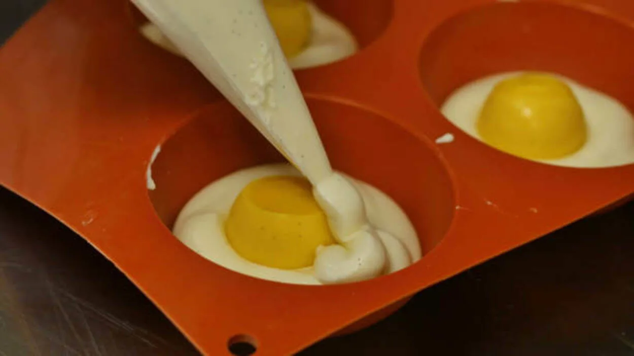 Filling the batter in silicon egg mold