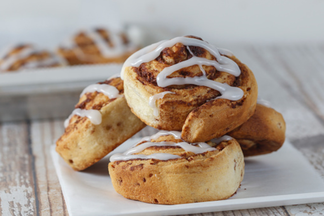 baked cinnamon rolls with icing