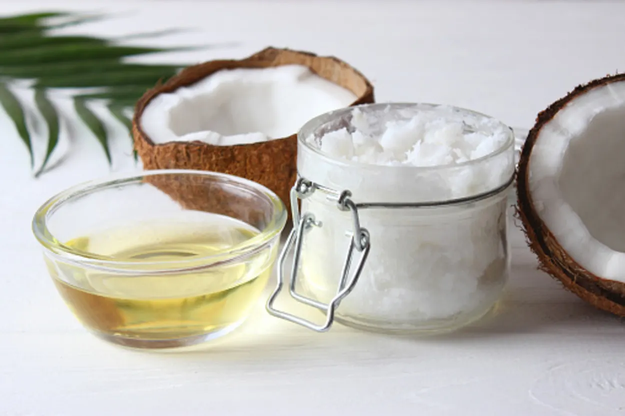 melted and solid coconut oil 