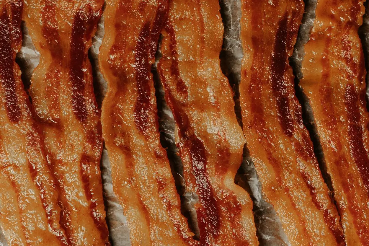 The perfectly cooked and crispy turkey bacon. 
