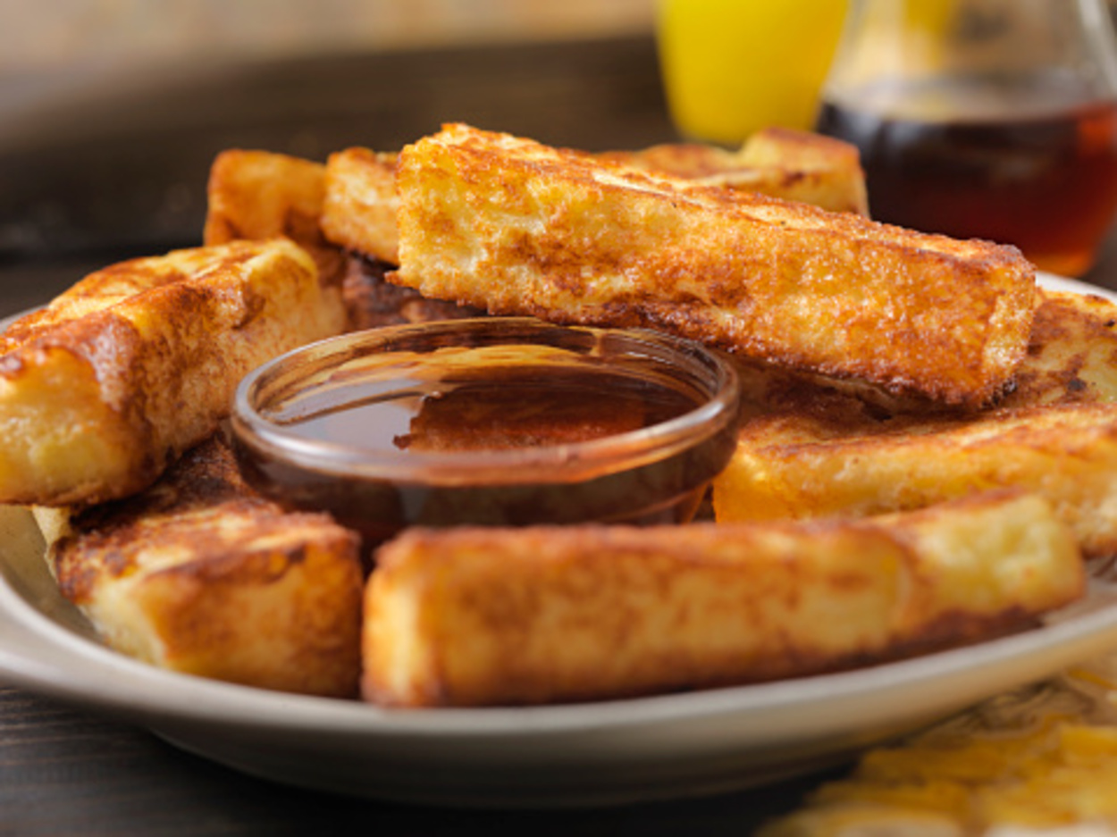 Crispy French Toast Fingers with Maple Syrup