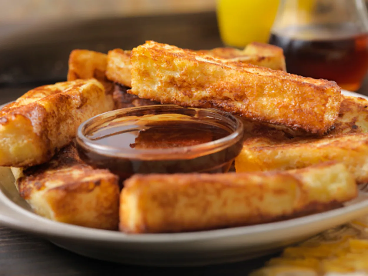 Crispy French Toast Fingers with Maple Syrup