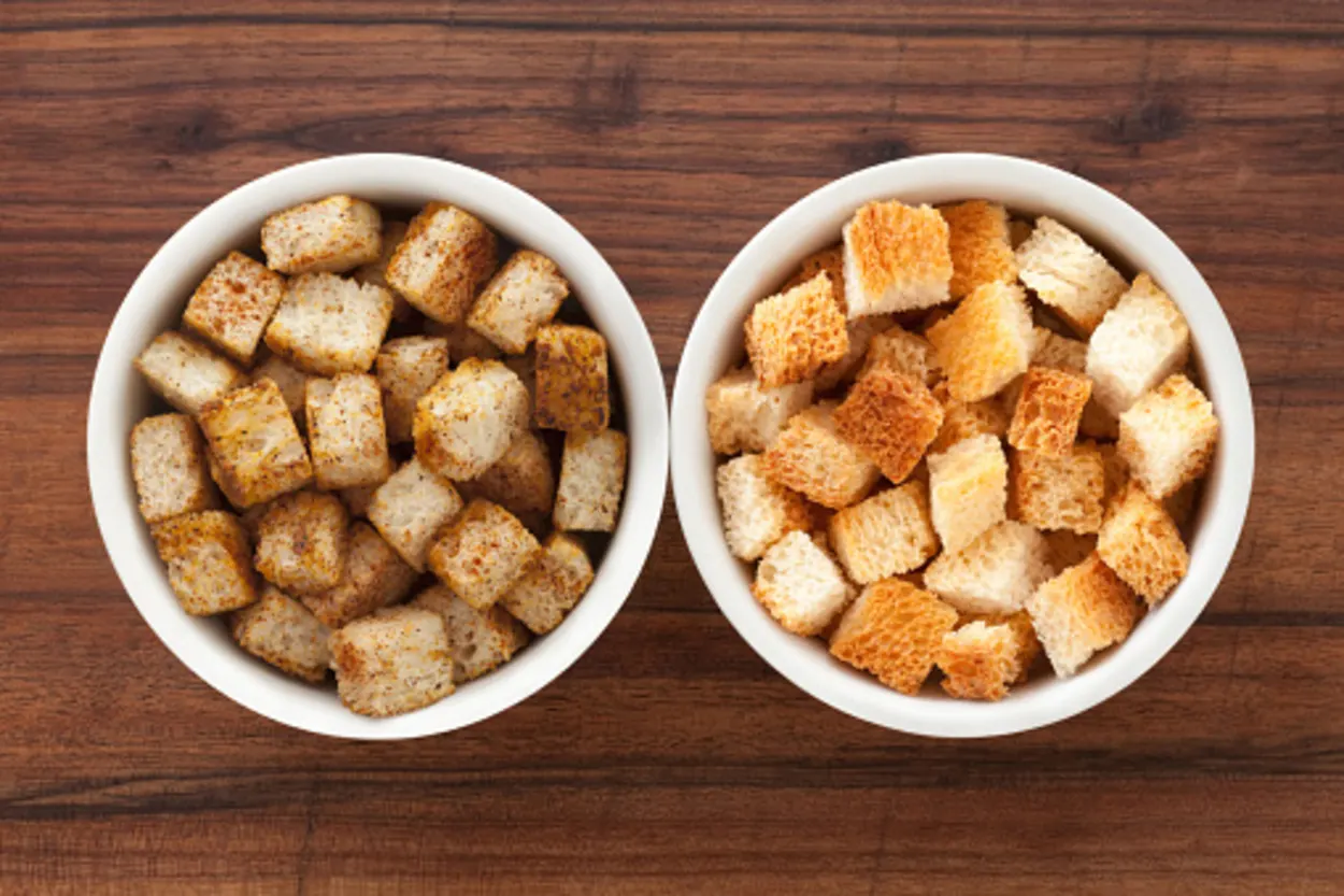 Croutons made from white and whole-grain bread