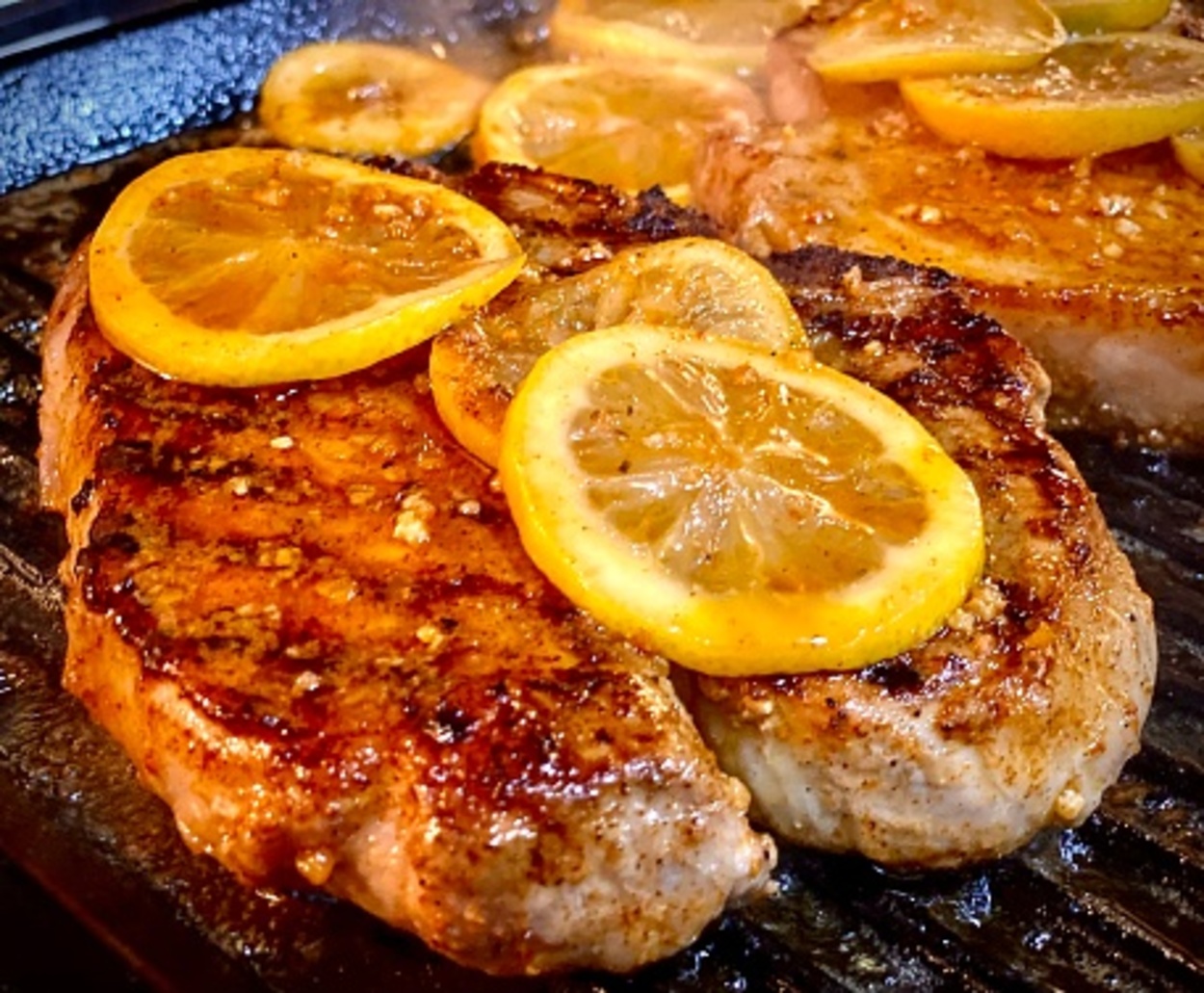 Air fried pork chops topped with lemon slices