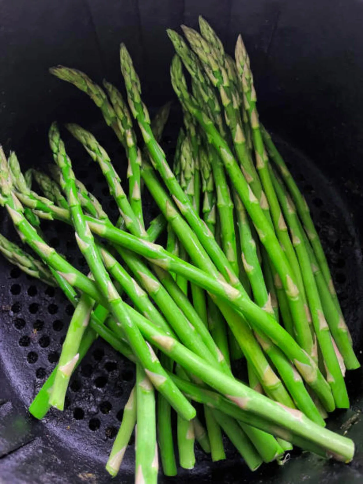 Cooking asparagus in an air fryer 