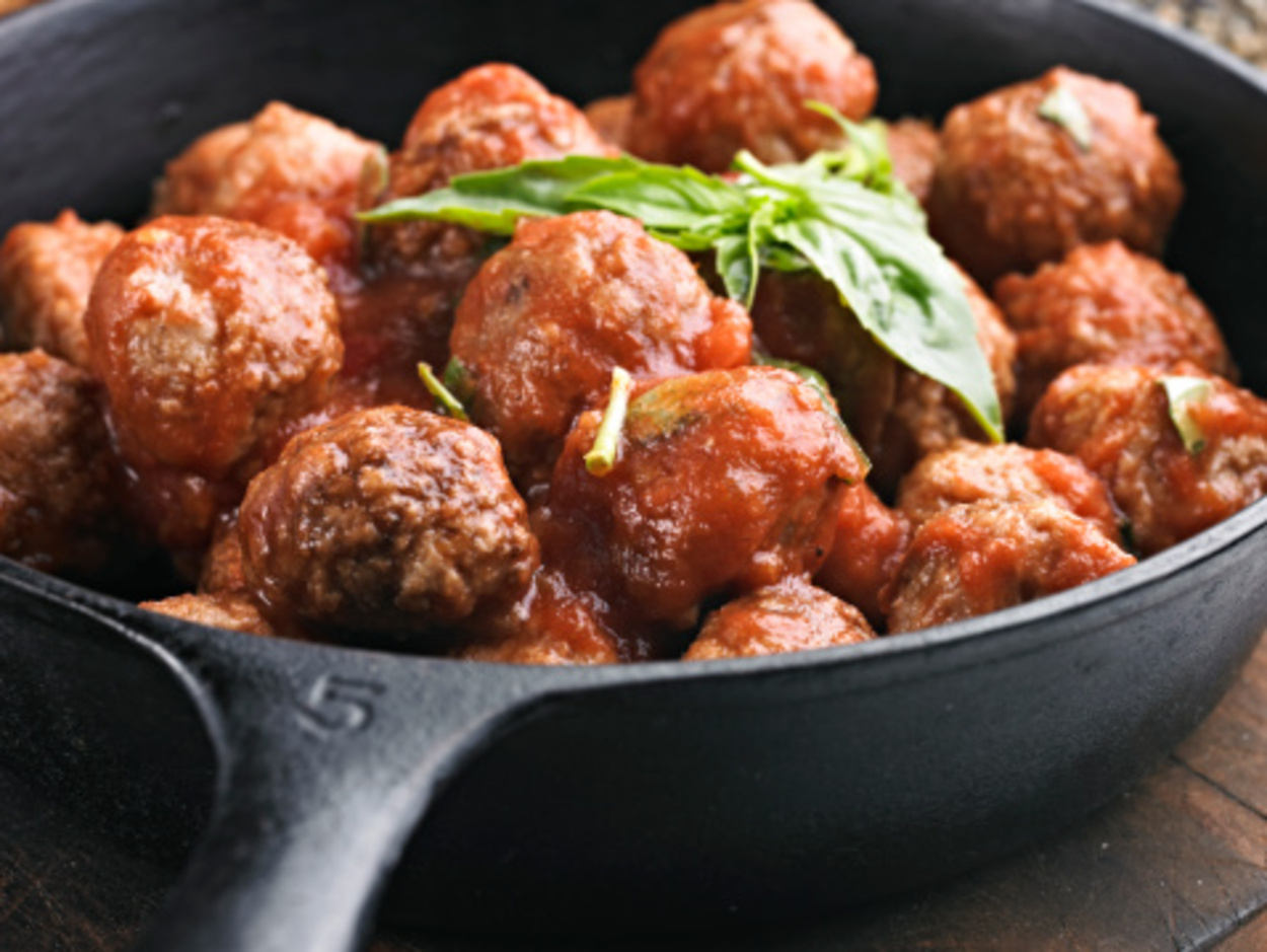 Meatballs in a pan 