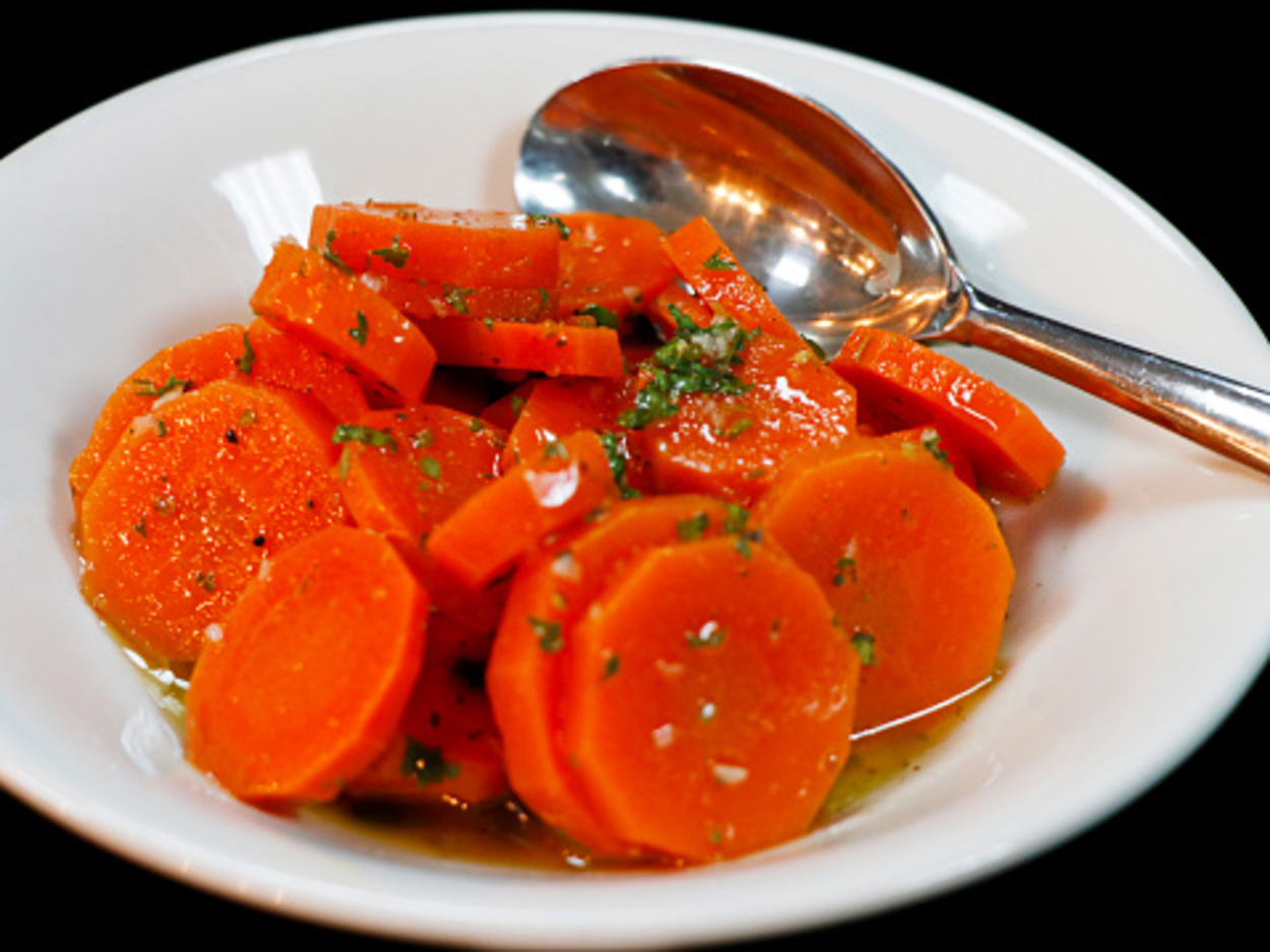 Round shaped carrots in a bowl