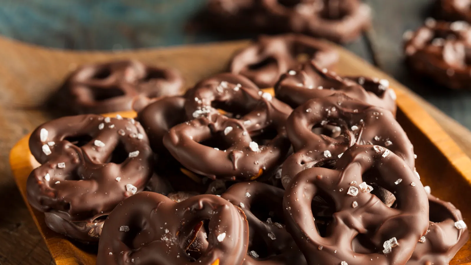 homemade chocolate covered pretzels