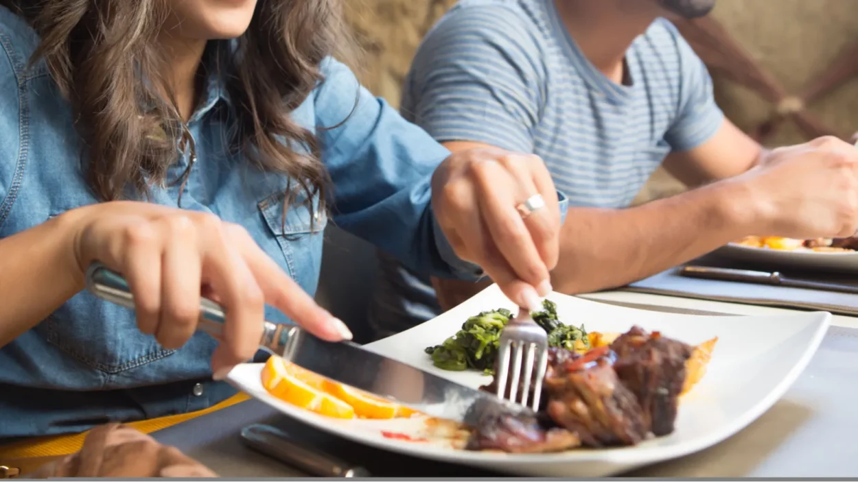 Couple having lunch.