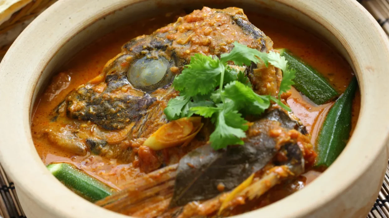 Fish head curry with okra in a clay pot.