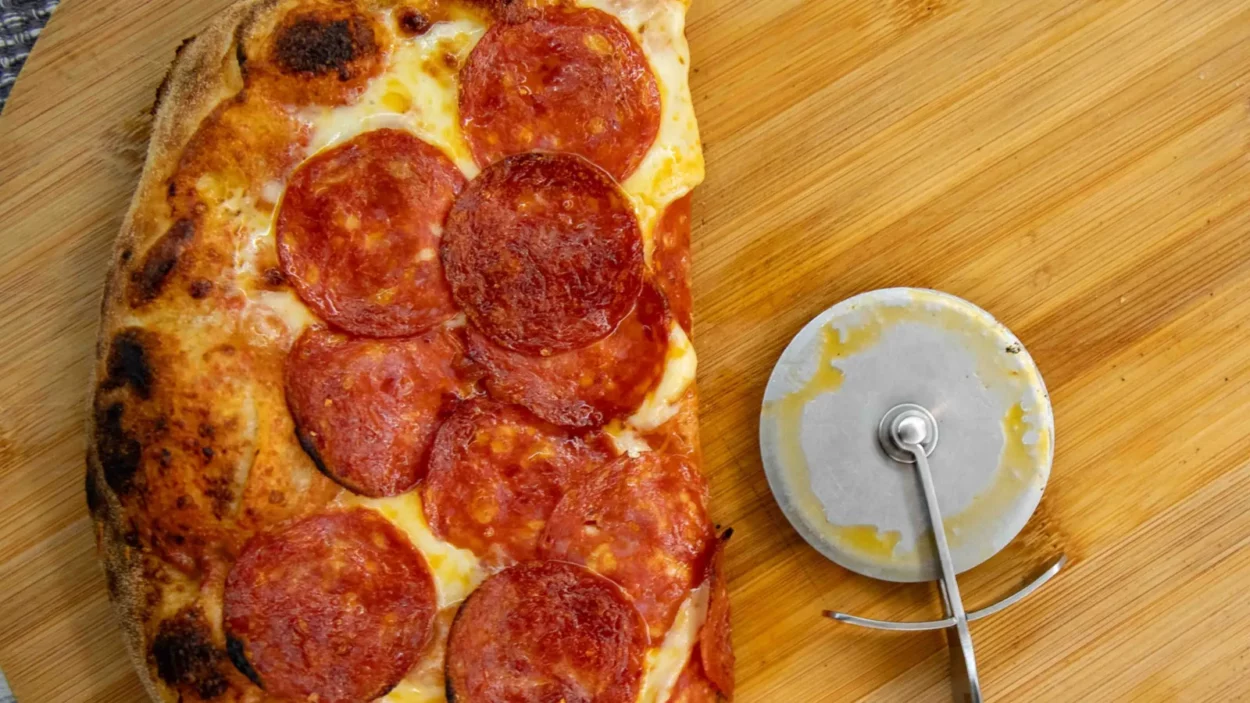 Pepperoni's true rustic pizza with sourdough mass fermented with Levain.