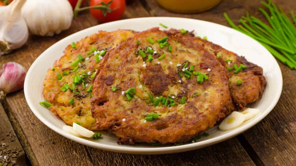Fried potato pancakes with garlic and marjoram, sprinkled cumin, chive and coarse-grained salt.